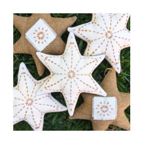 Sashiko Christmas stars - 5 gold decorations on ecru fabric